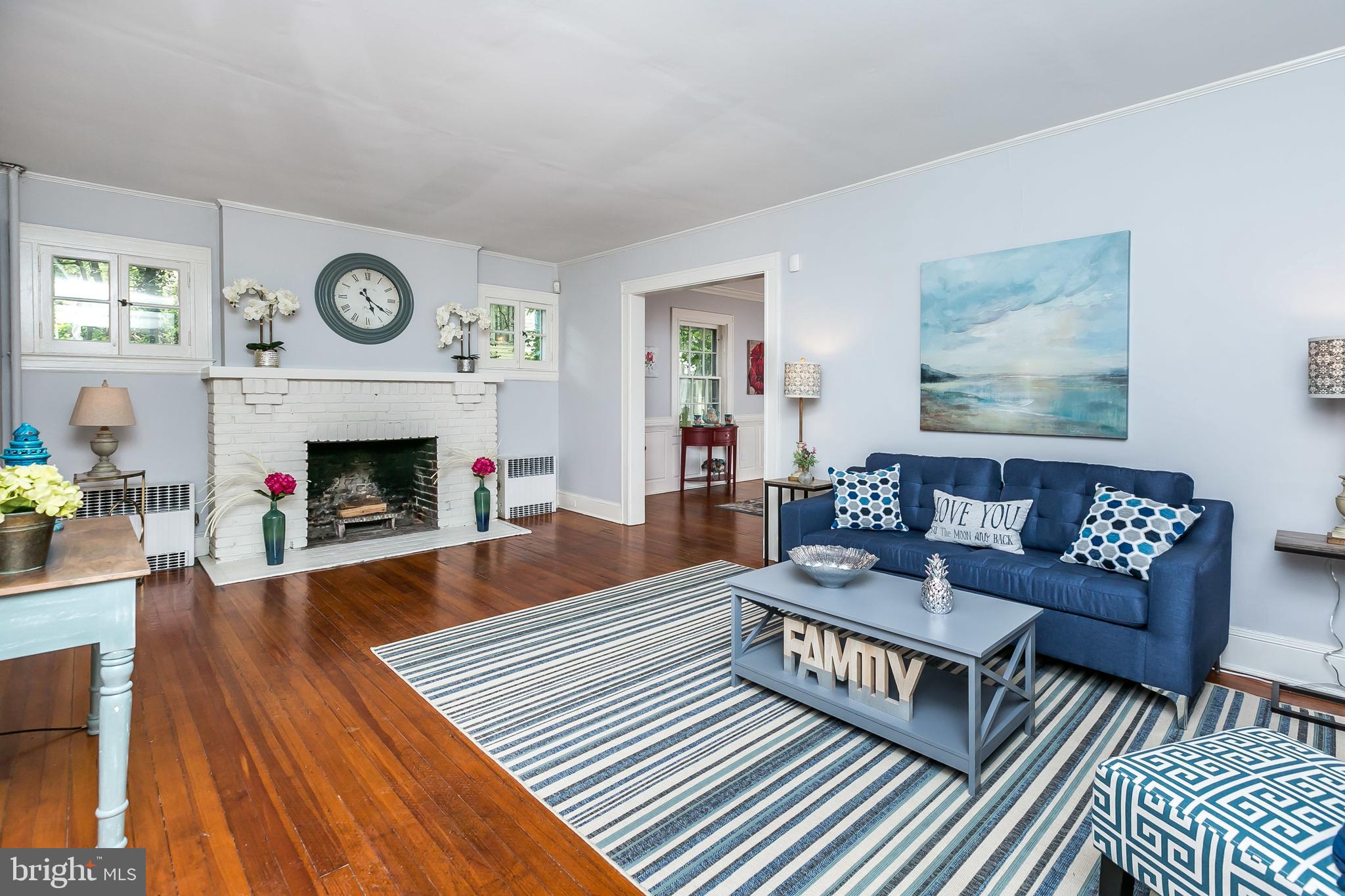 406 Hollen Road Baltimore, MD 21212 - Photo 7 of 43 Spacious living room with lovely hardwood floors