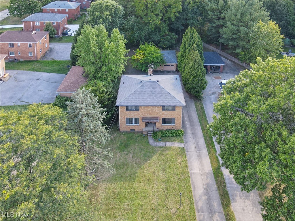 122-124 Kenridge Road Akron, OH 44333 - Photo 2 of 5 View of subject property