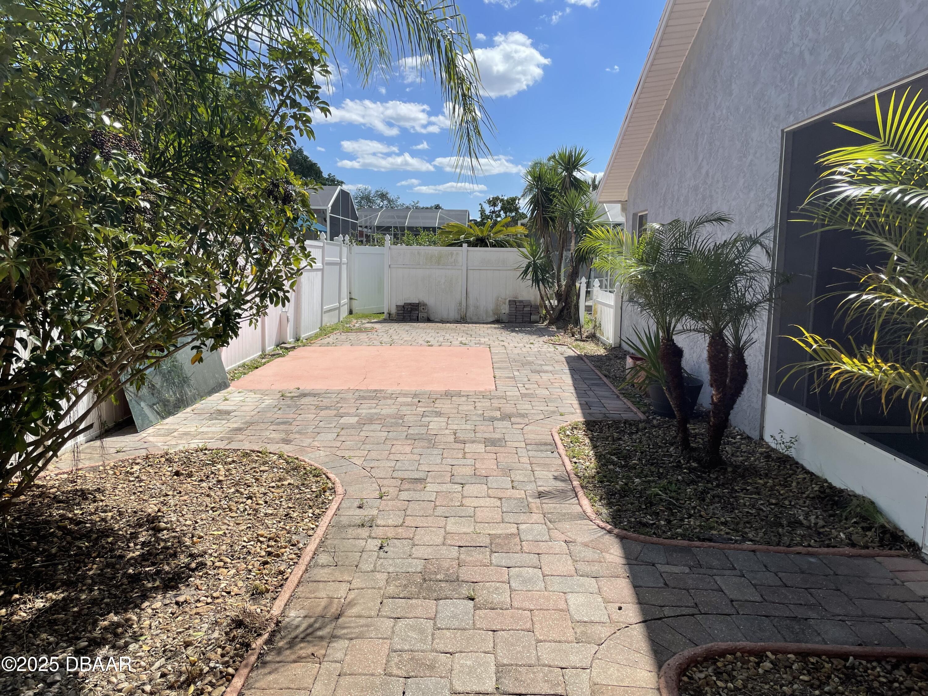 5426 Landis Avenue Port Orange, FL 32127 - Photo 27 of 30 a backyard of a house with lots of green space