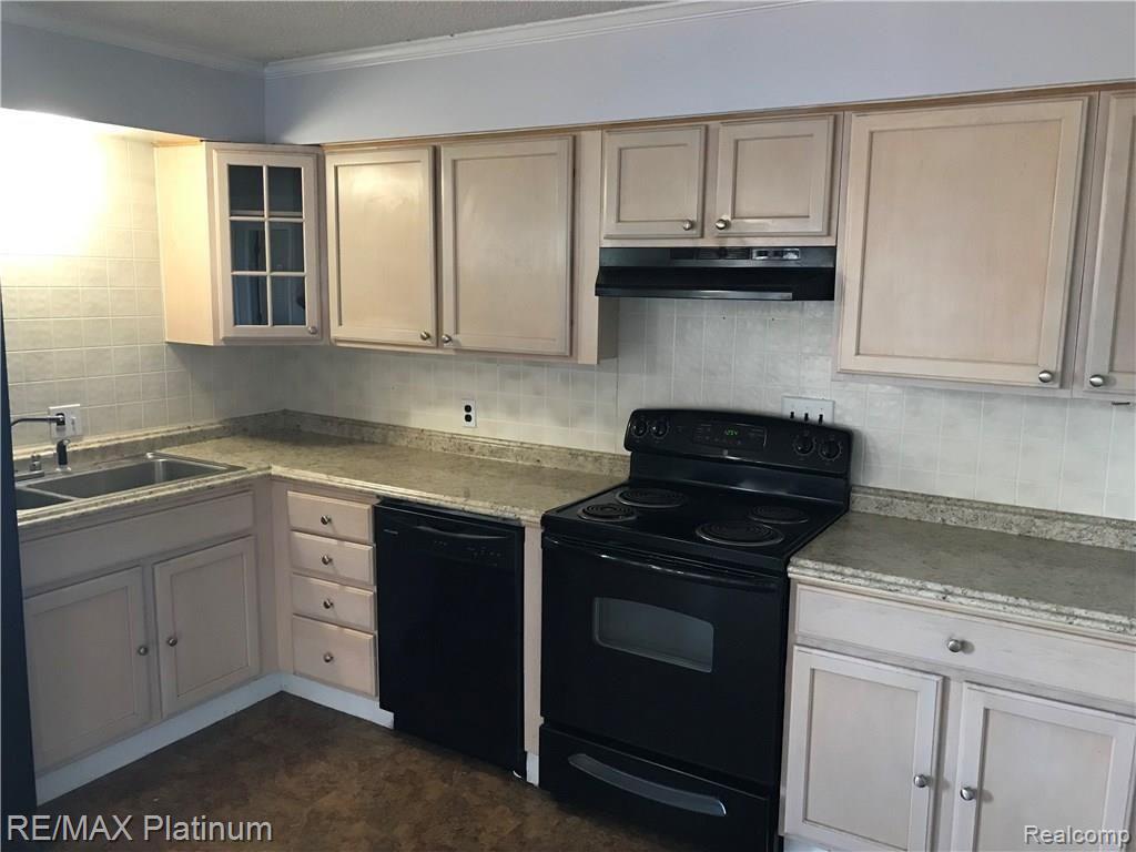 1846 South Hughes Road Brighton, MI 48114 - Photo 15 of 33