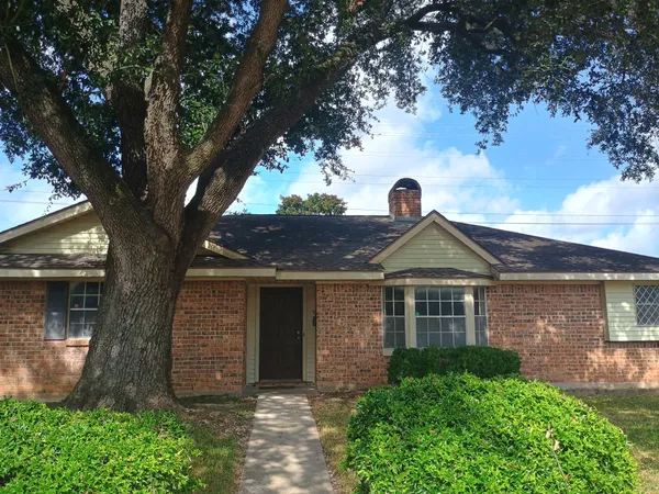 $2,300 | 7118 Redding Road, Houston, TX 77036
