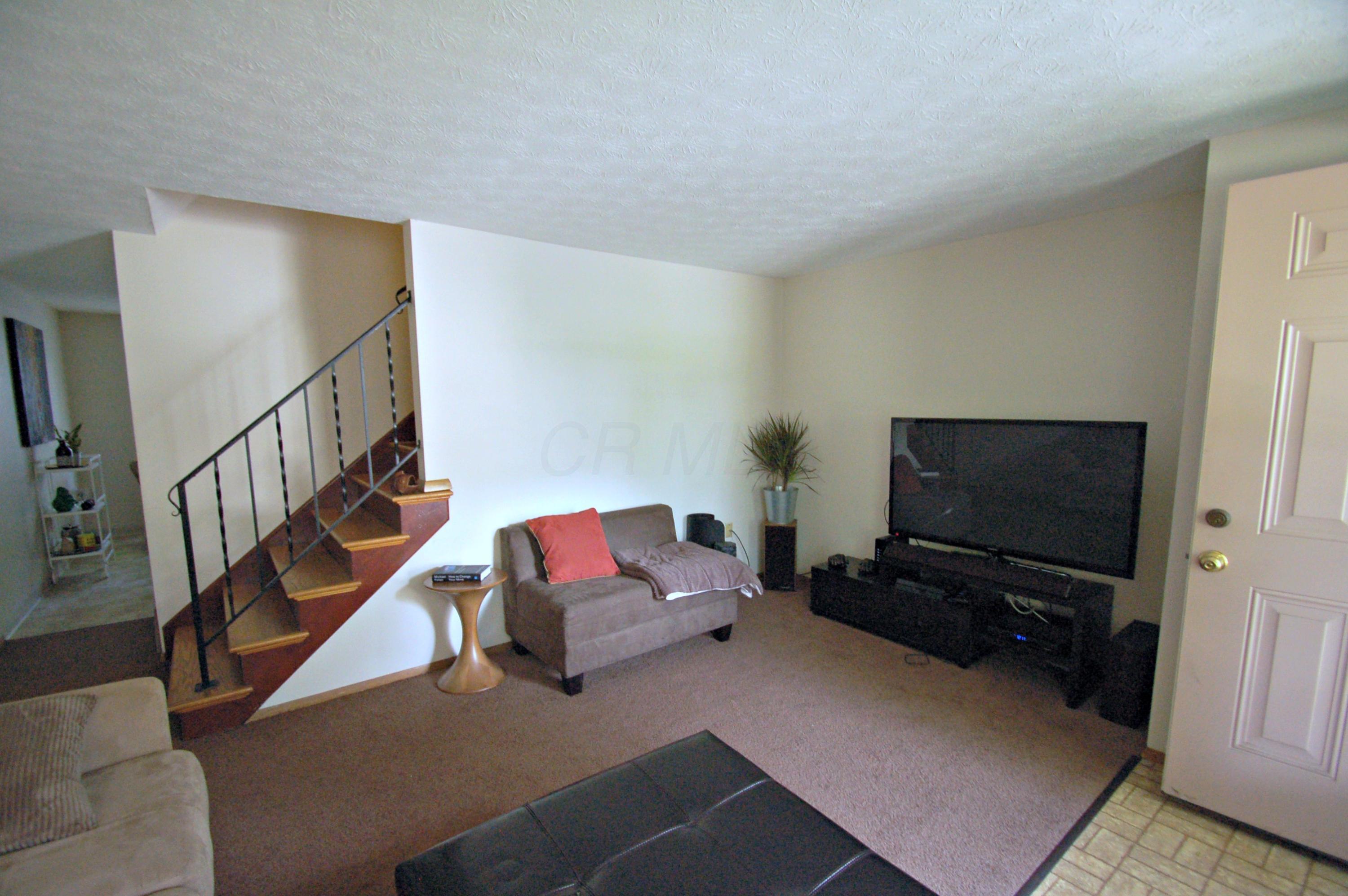 125-127 West Pacemont Road Columbus, OH 43202 - Photo 3 of 37