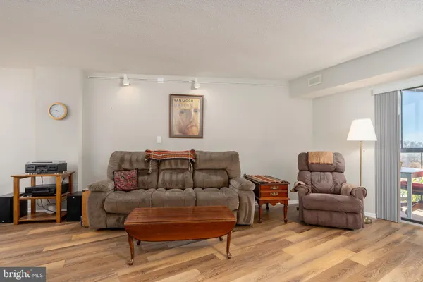 $259,900 | 15101 Interlachen Drive, Unit 1612, Silver Spring, MD 20906