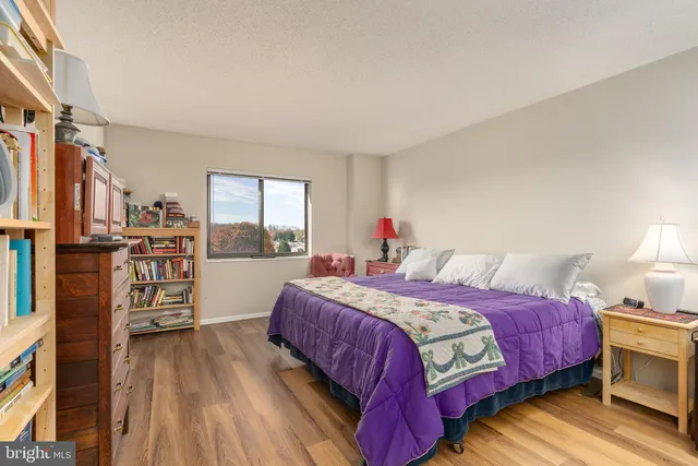 a bed room with a bed and dresser