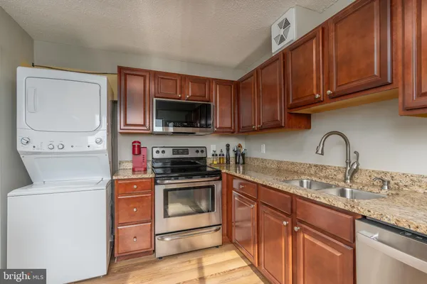 $259,900 | 15101 Interlachen Drive, Unit 1612, Silver Spring, MD 20906