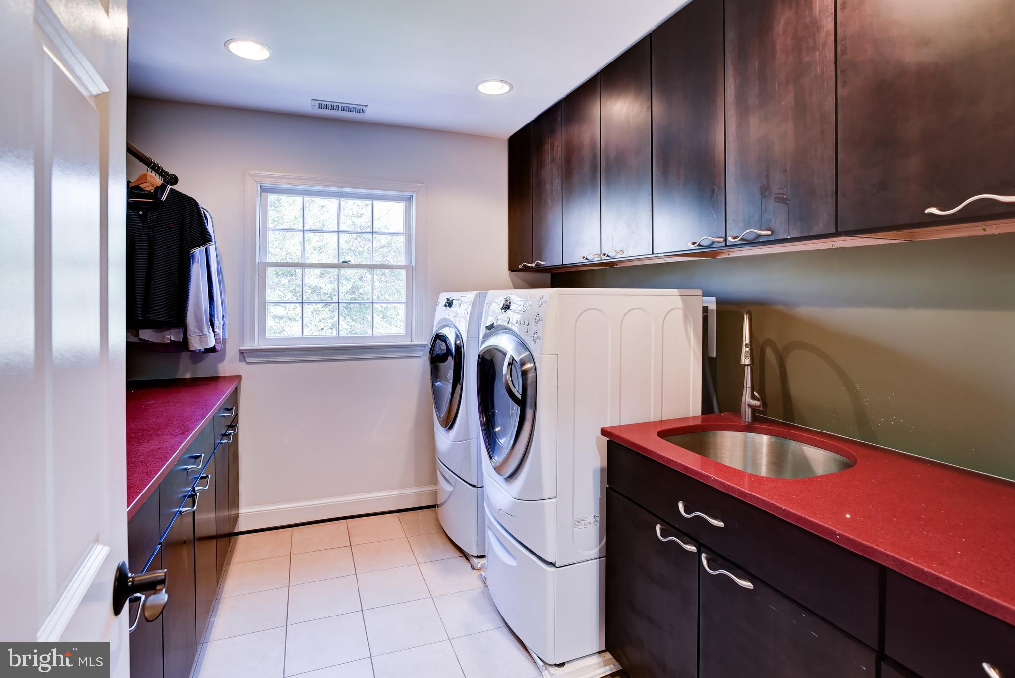 13629 Esworthy Road Germantown, MD 20874 - Photo 35 of 50 First floor large laundry room