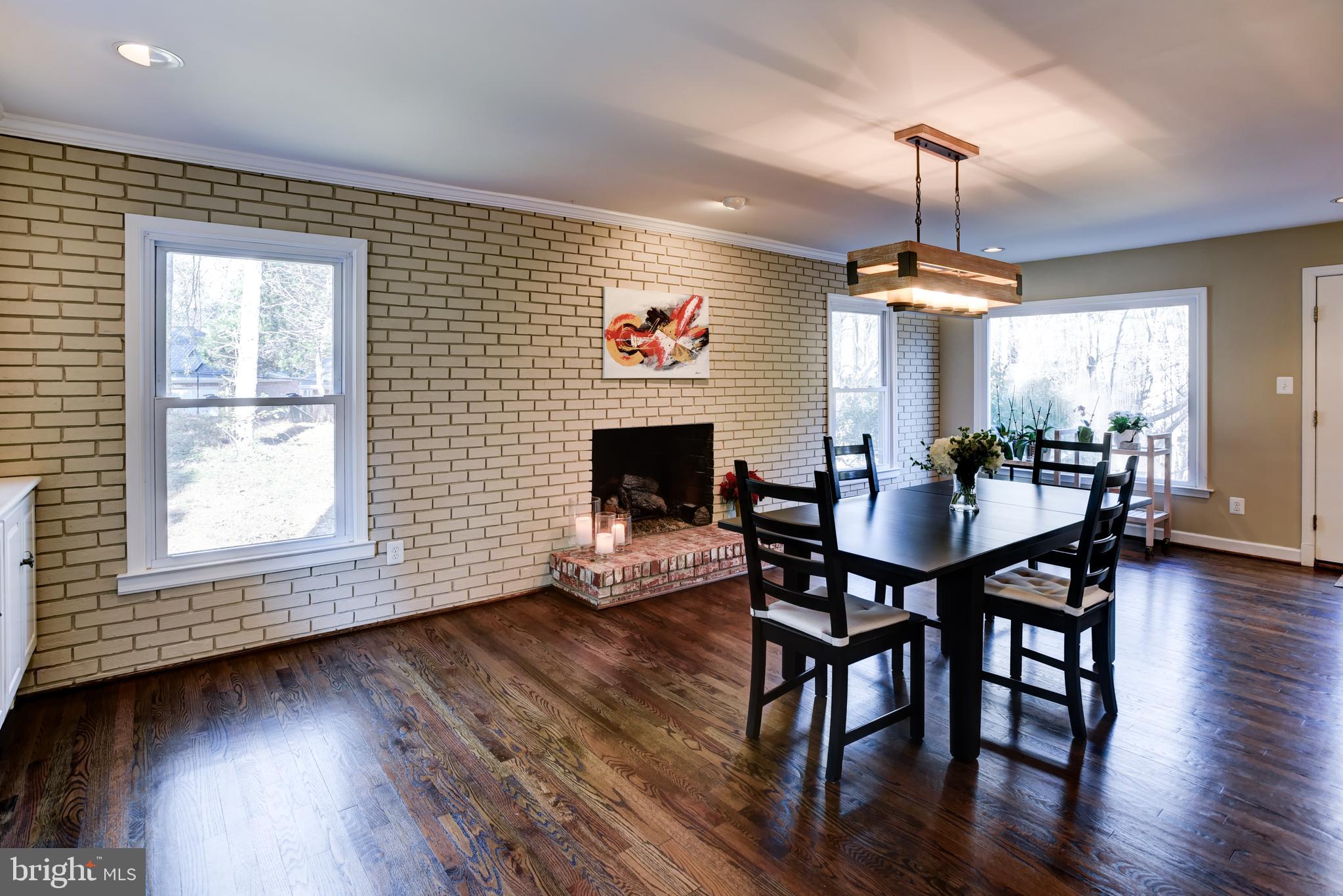 13629 Esworthy Road Germantown, MD 20874 - Photo 8 of 50 Kitchen eat-in /family room w/FP +access to deck