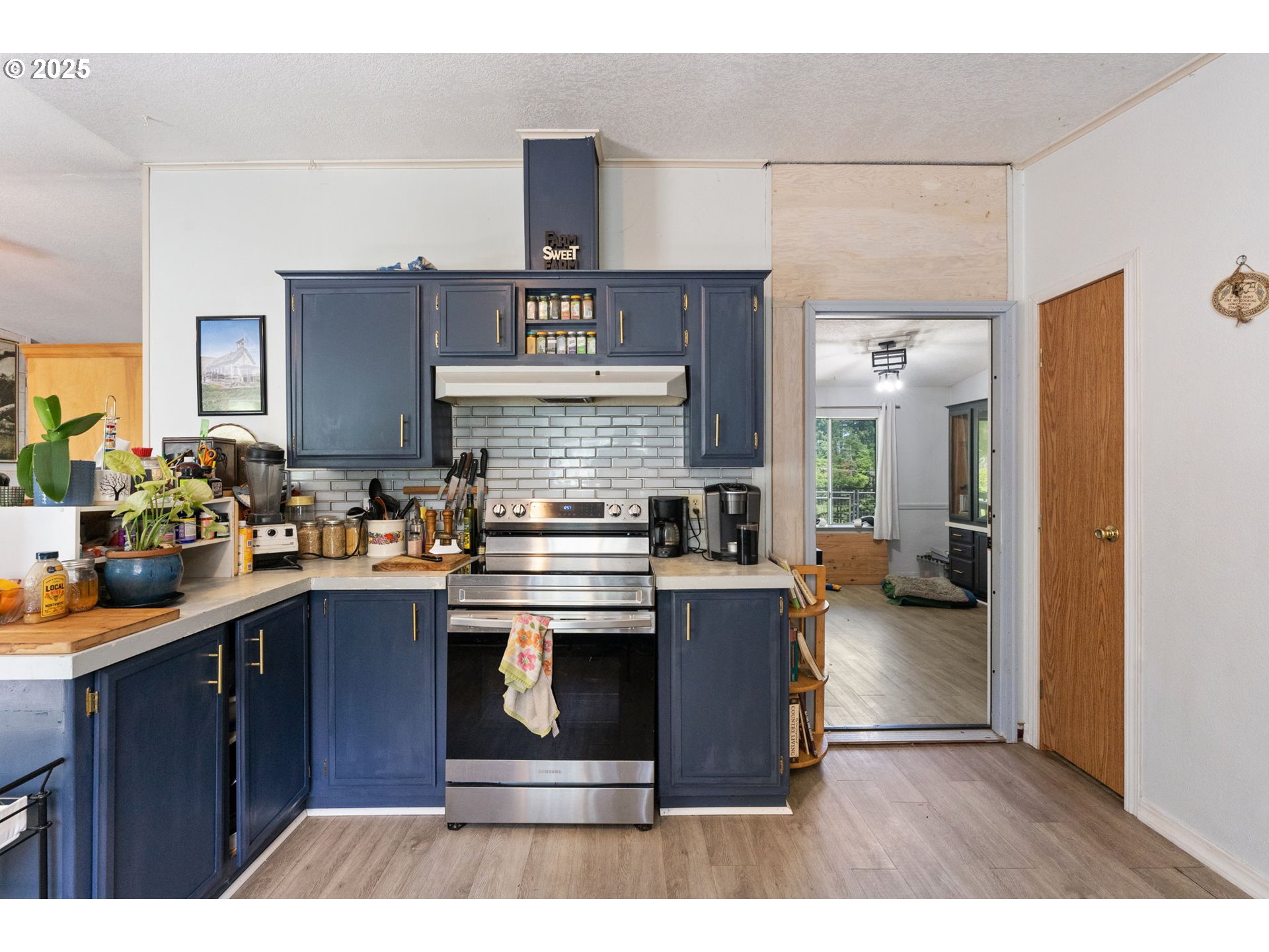 18700 Southwest Seiffert Road Sherwood, OR 97140 - Photo 13 of 48 Kitchen