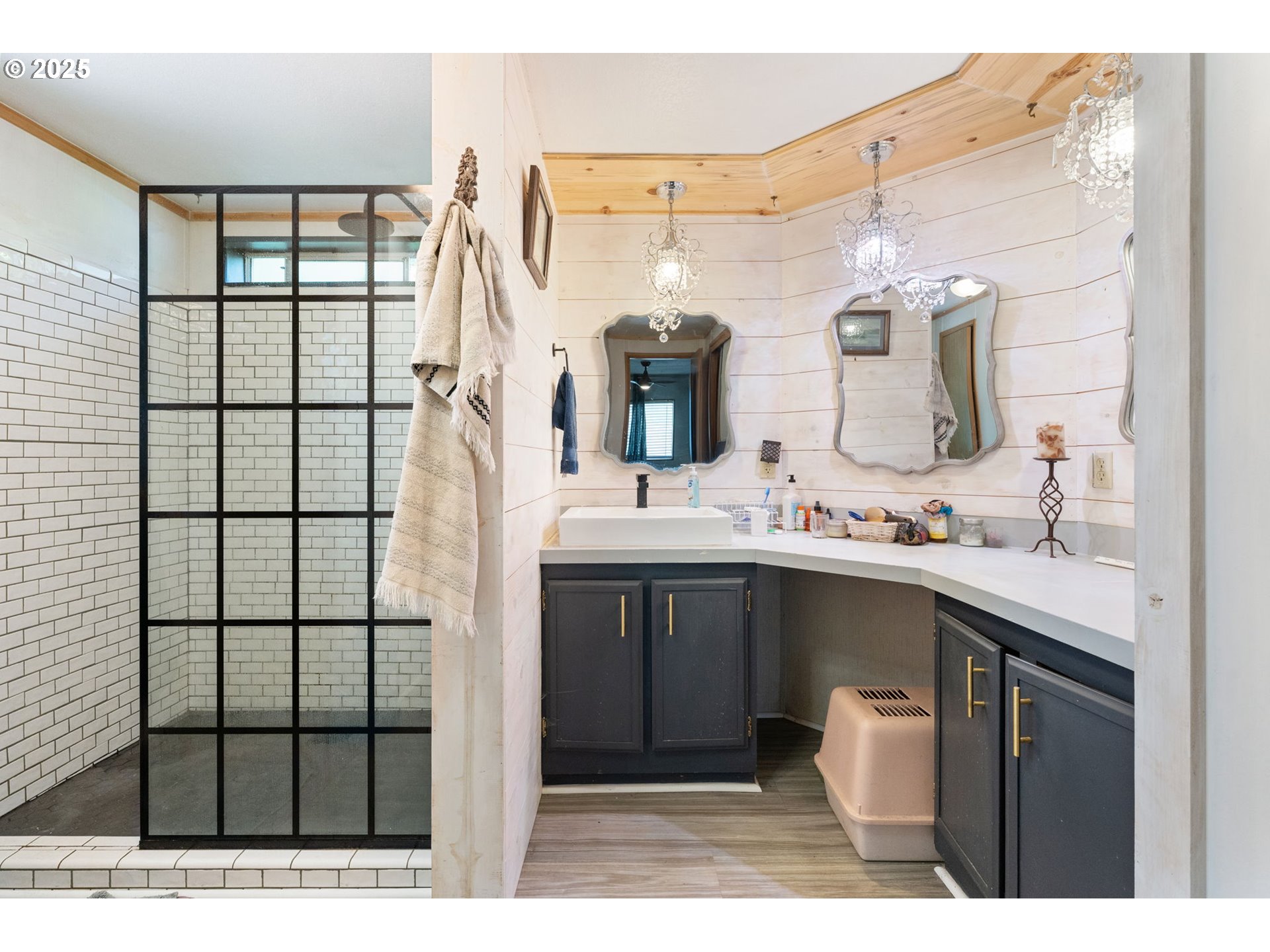 18700 Southwest Seiffert Road Sherwood, OR 97140 - Photo 19 of 48 Bathroom, Attached