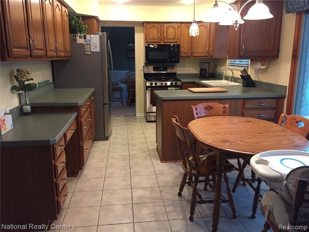 2518 Dorfield Drive Rochester Hills, MI 48307 - Photo 10 of 26