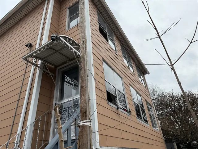 a view of a pathway with a yard