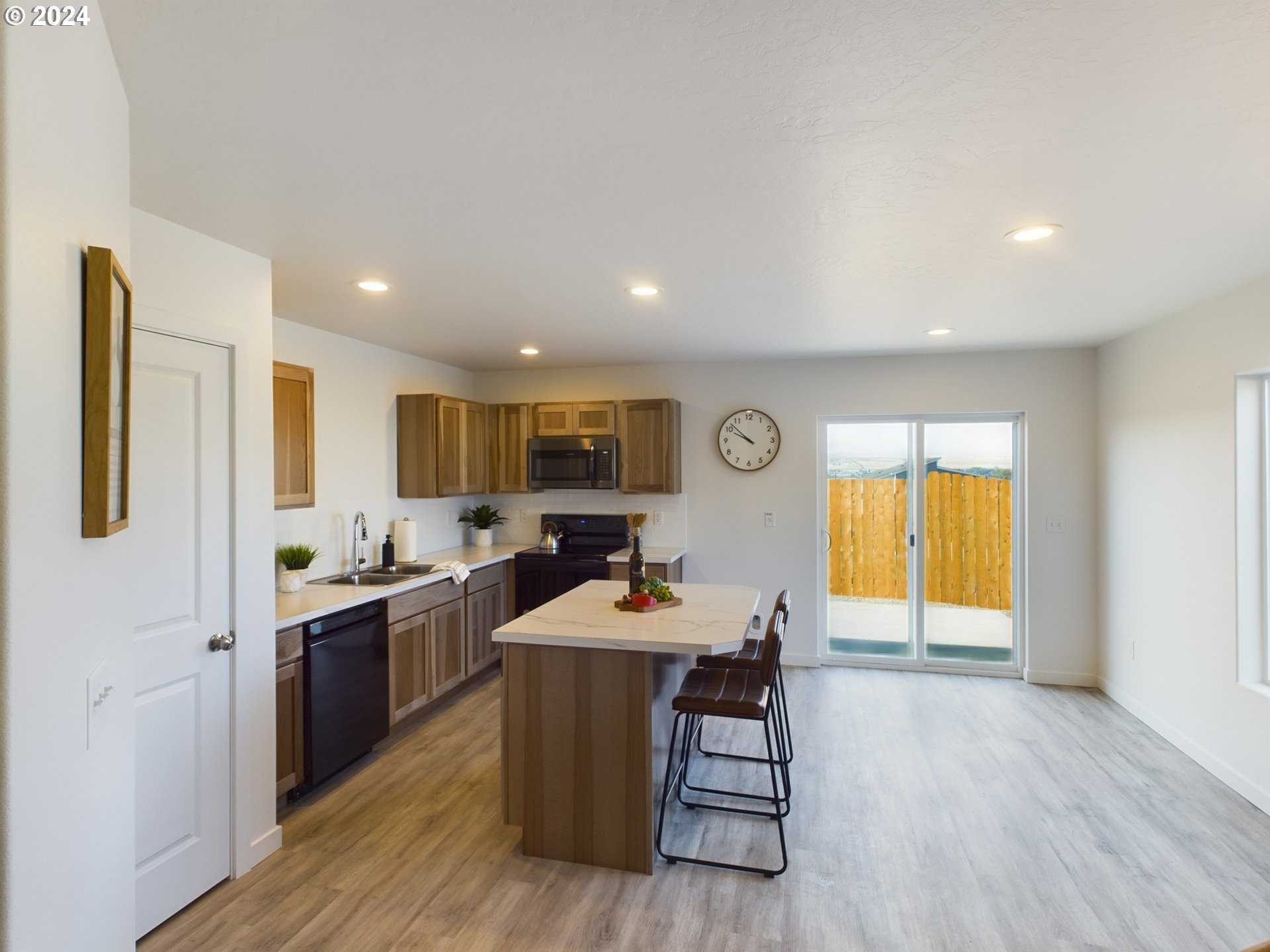 931 Northeast 10th Street Hermiston, OR 97838 - Photo 4 of 21 Gallery Image 4