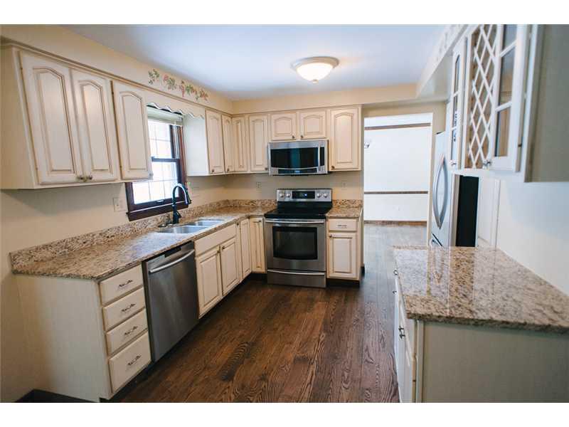 111 Thomas Road Canonsburg, PA 15317 - Photo 5 of 25 Kitchen. Spacious and neutral.