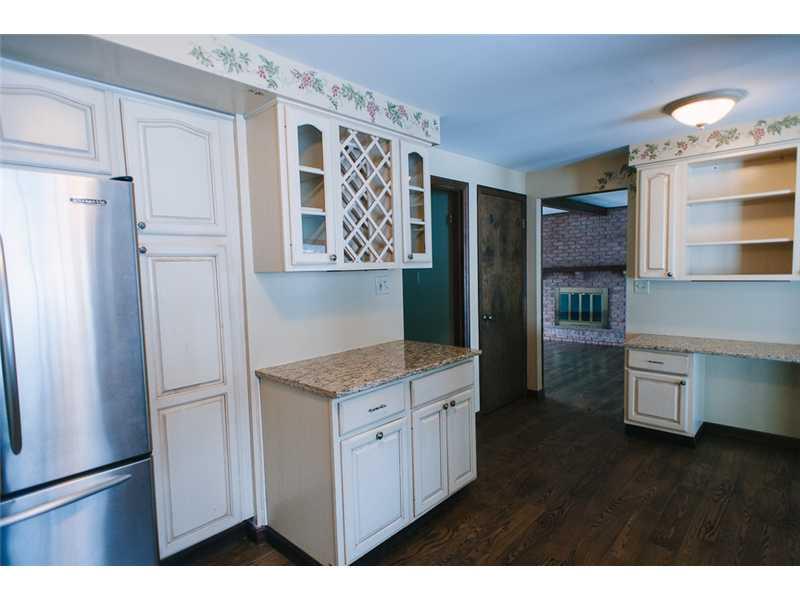 111 Thomas Road Canonsburg, PA 15317 - Photo 7 of 25 Kitchen.