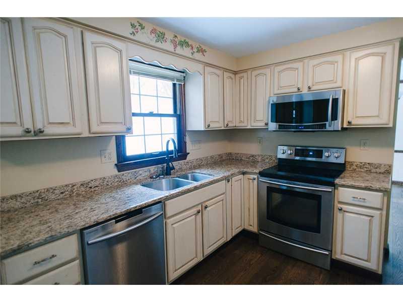 111 Thomas Road Canonsburg, PA 15317 - Photo 8 of 25 Kitchen.