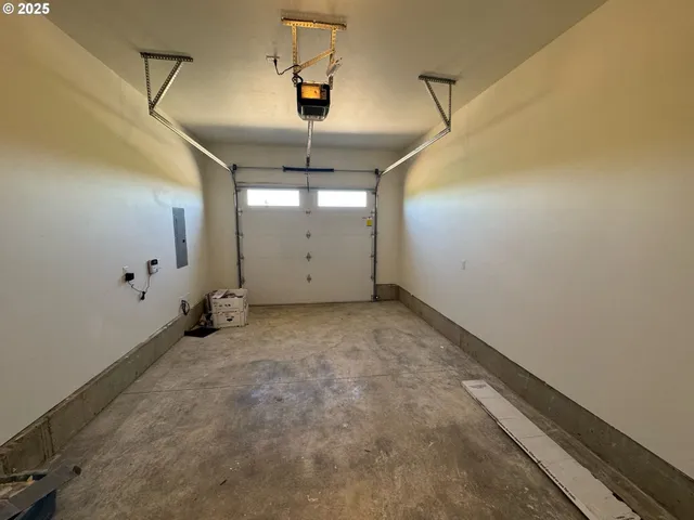 $364,880 | 346 Southeast Kitzmiller Drive, Dallas, OR 97338