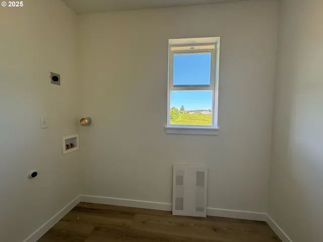 $364,880 | 346 Southeast Kitzmiller Drive, Dallas, OR 97338