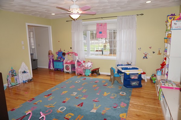 4 Edwards Road Wilmington, MA 01887 - Photo 11 of 29 Gallery Image 11