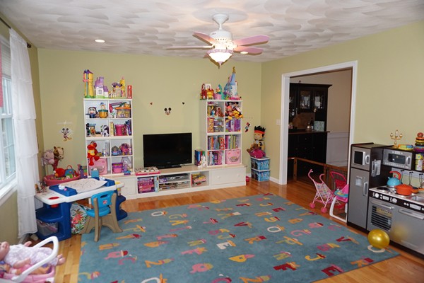 4 Edwards Road Wilmington, MA 01887 - Photo 10 of 29 Gallery Image 10