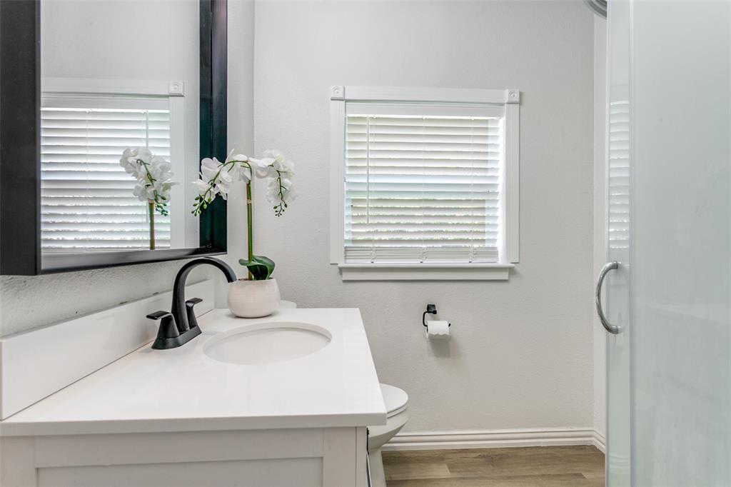 612 East Wall Street Grapevine, TX 76051 - Photo 19 of 33