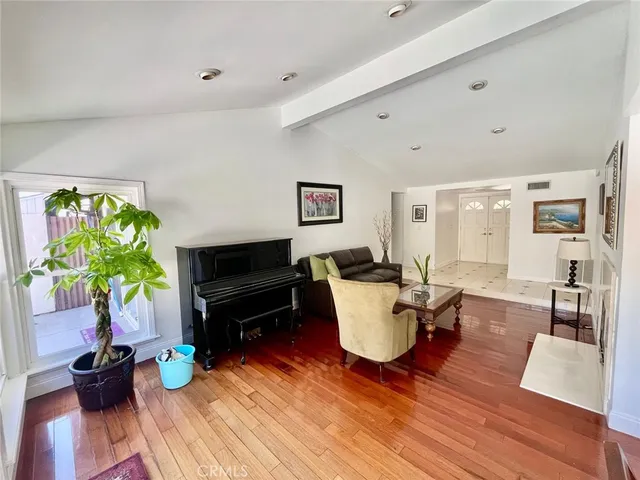 $1,029,000 | 10116 Viking Avenue, Northridge, CA 91324