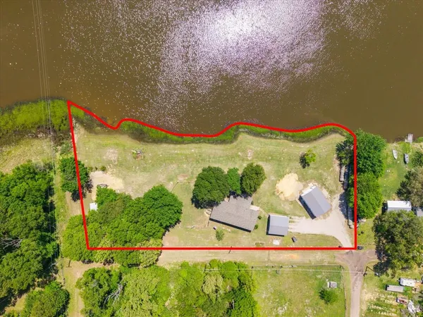 a view of a tennis court