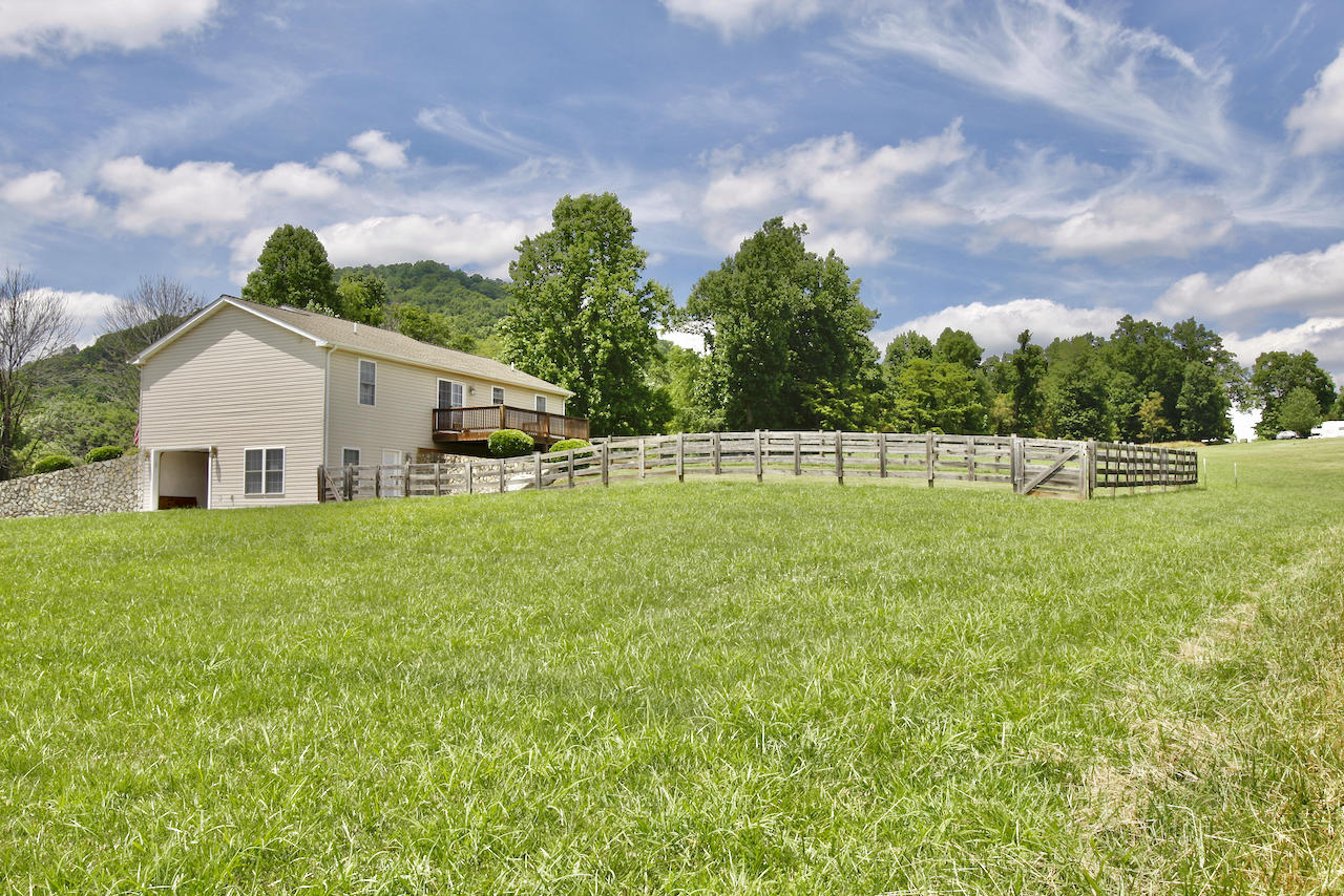 2444 Nemmo Road Vinton, VA 24179 - Photo 41 of 59 _V4B3216