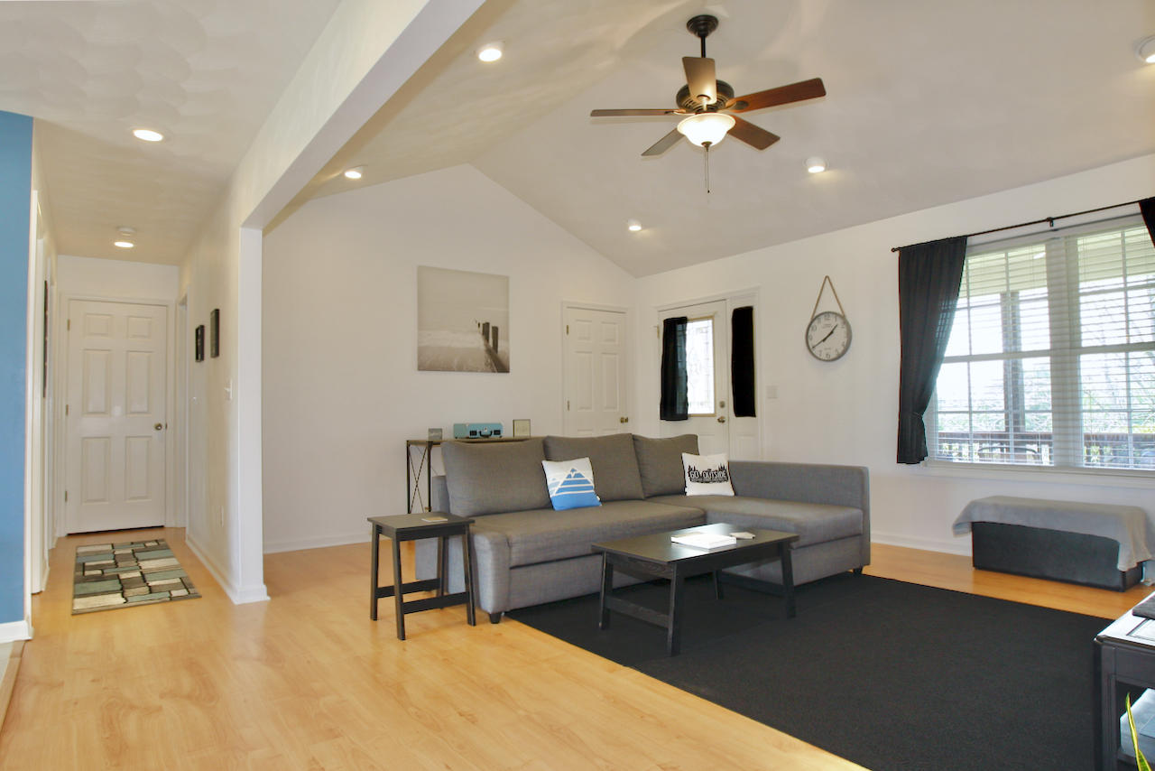 2444 Nemmo Road Vinton, VA 24179 - Photo 6 of 59 a living room with furniture and a window