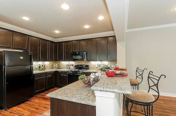 $1,699 | 63 Woodland Hills Drive, Unit 1B, Conroe, TX 77303