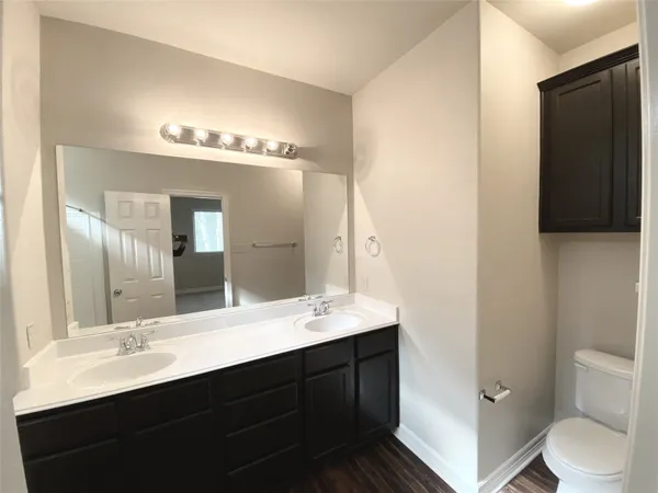 $1,699 | 63 Woodland Hills Drive, Unit 1B, Conroe, TX 77303