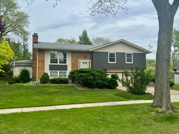 $389,000 | 533 Bahama Lane, Schaumburg, IL 60193
