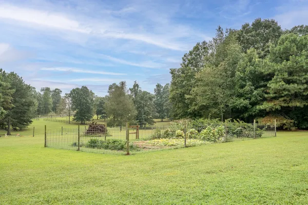 $677,000 | 786 Hillview Drive, Lawrenceburg, TN 38464