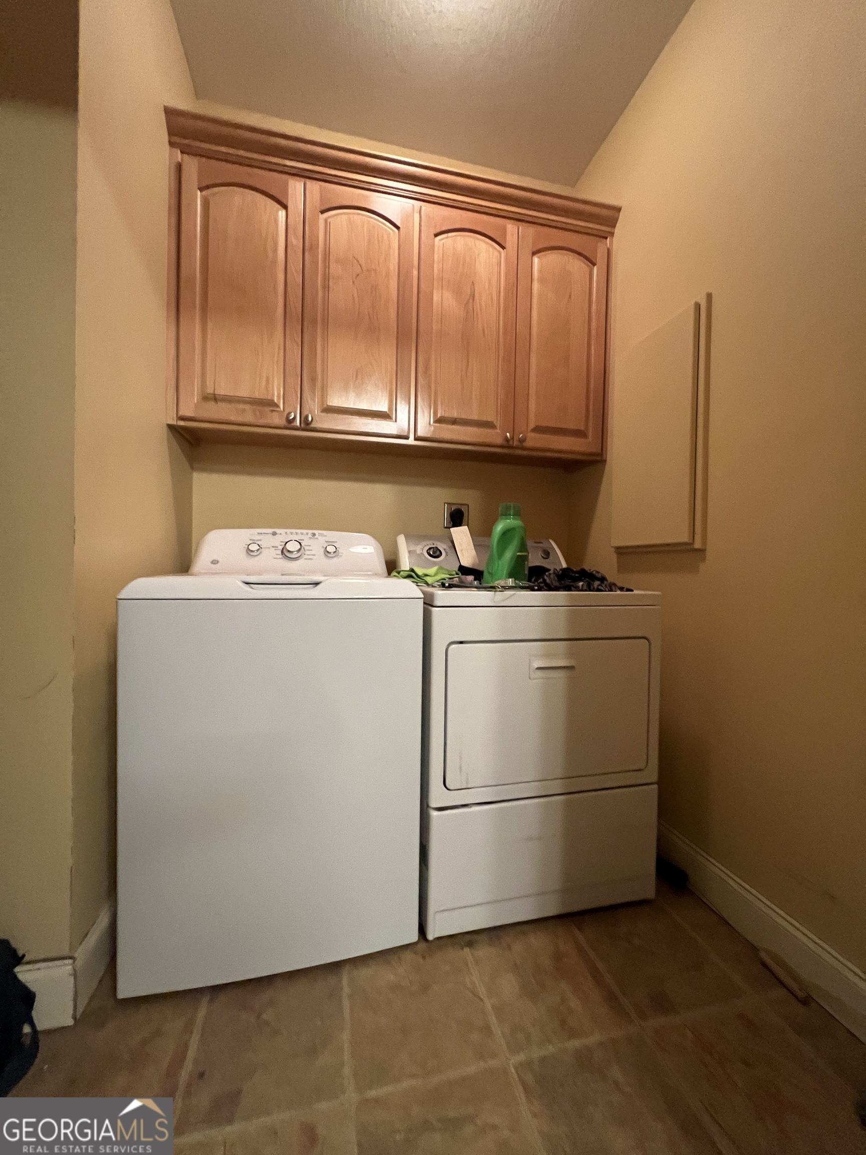 1610 Clifton Road Statesboro, GA 30458 - Photo 18 of 37 a utility room with dryer and washer