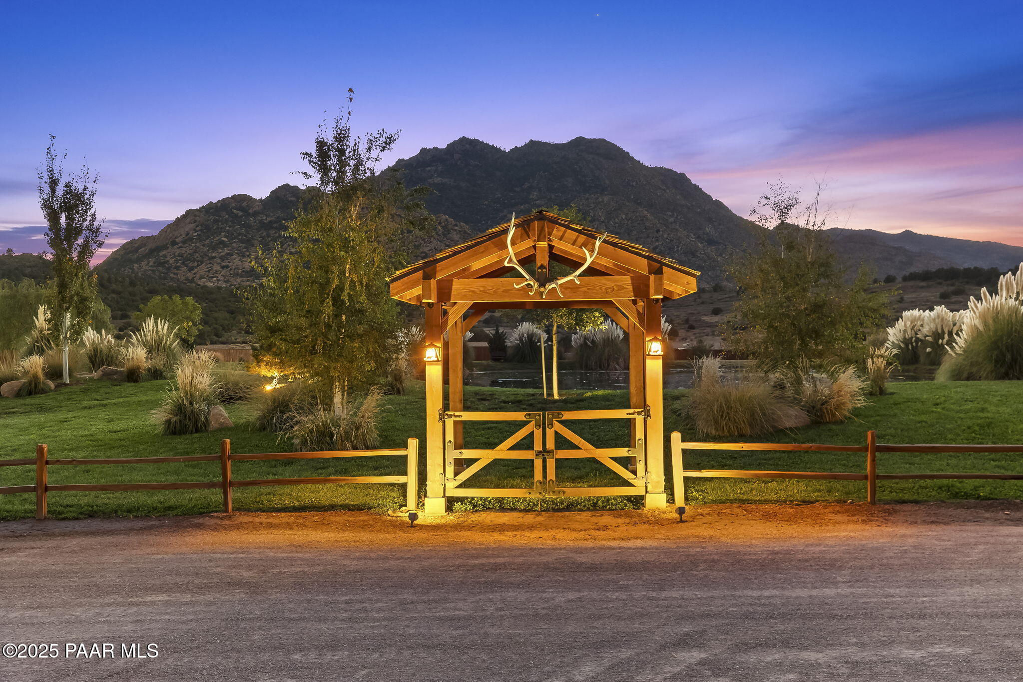 7520 North Williamson Valley Road Prescott, AZ 86305 - Photo 28 of 57 a view of a houses with a ocean view