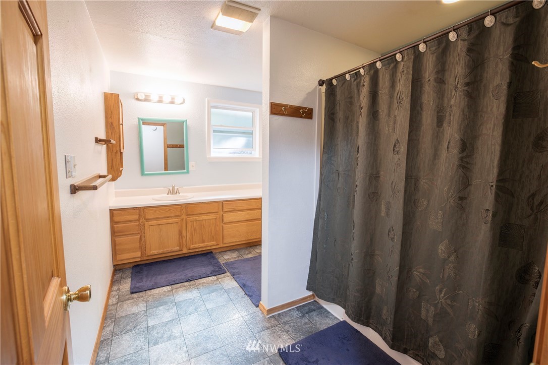 17050 Finley Road Northeast Poulsbo, WA 98370 - Photo 14 of 32 Gallery Image 14