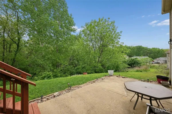 $299,500 | 830 Hawks Cir Drive, Hillsboro, MO 63050
