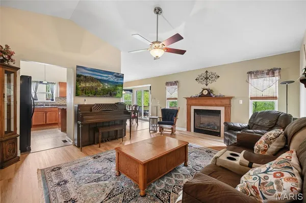 $299,500 | 830 Hawks Cir Drive, Hillsboro, MO 63050