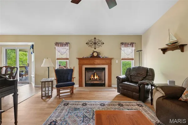 $299,500 | 830 Hawks Cir Drive, Hillsboro, MO 63050