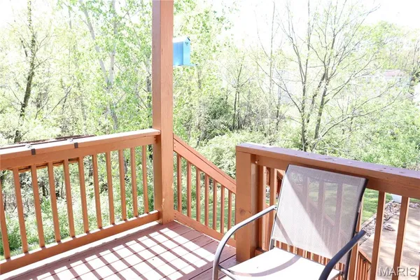 $299,500 | 830 Hawks Cir Drive, Hillsboro, MO 63050