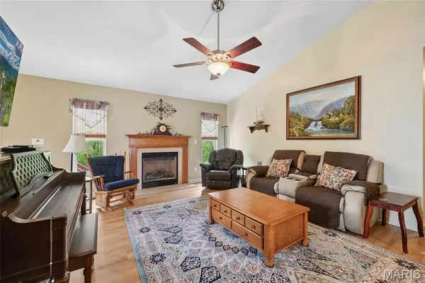 $299,500 | 830 Hawks Cir Drive, Hillsboro, MO 63050
