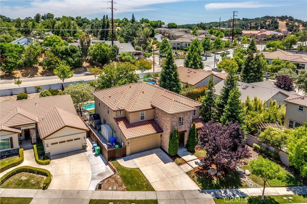 204 Vista Del Rio Court Paso Robles, CA 93446 - Photo 4 of 43
