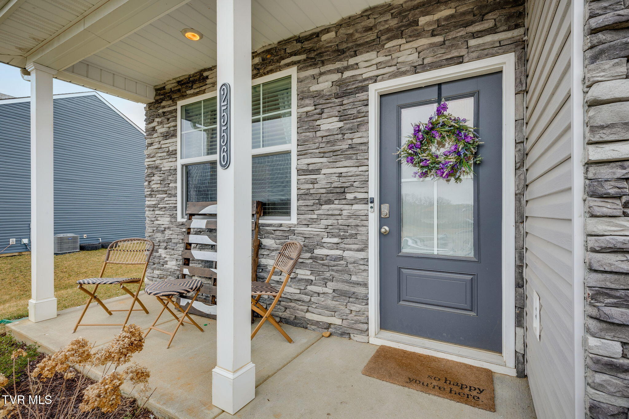 2556 Bridgeforth Crossing Kingsport, TN 37664 - Photo 4 of 35 004