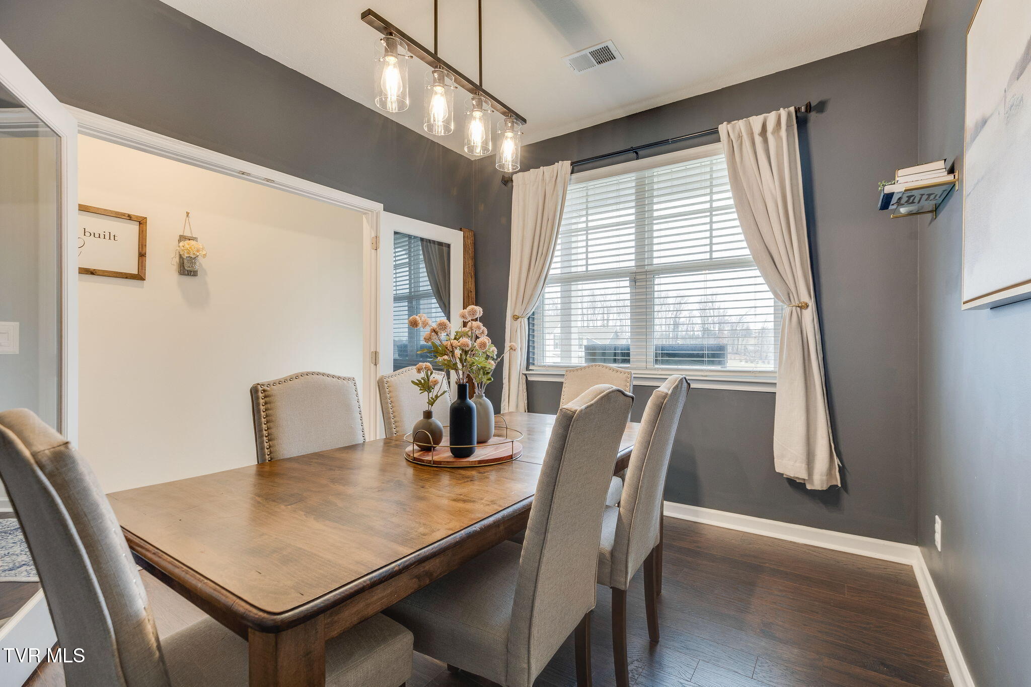 2556 Bridgeforth Crossing Kingsport, TN 37664 - Photo 8 of 35 008