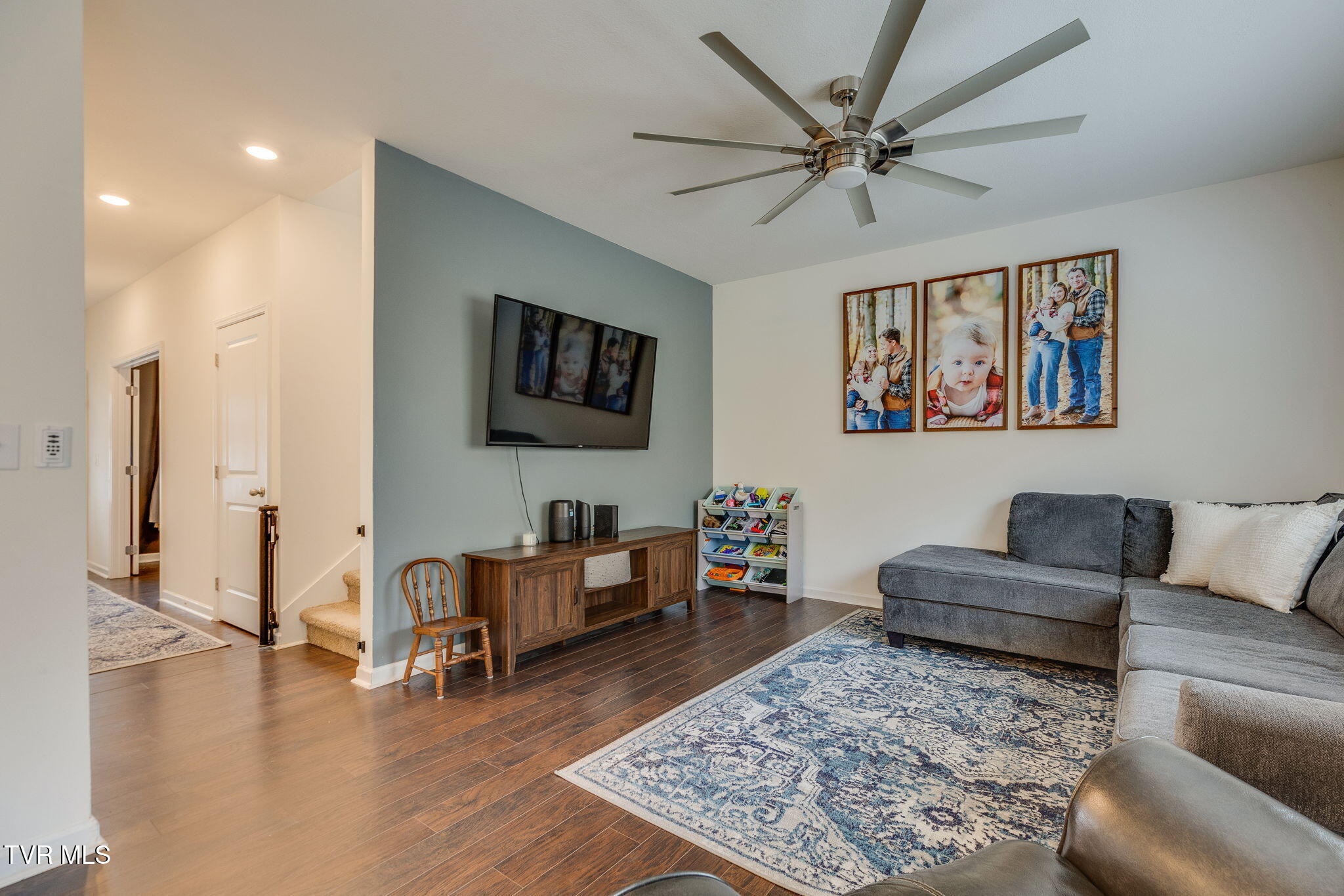 2556 Bridgeforth Crossing Kingsport, TN 37664 - Photo 10 of 35 010