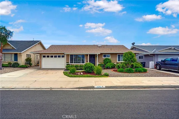 $279,900 | 1221 West Mayberry Avenue, Hemet, CA 92543