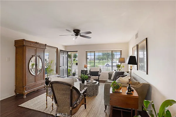 $279,900 | 1221 West Mayberry Avenue, Hemet, CA 92543