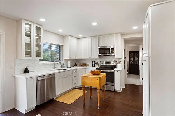 $279,900 | 1221 West Mayberry Avenue, Hemet, CA 92543