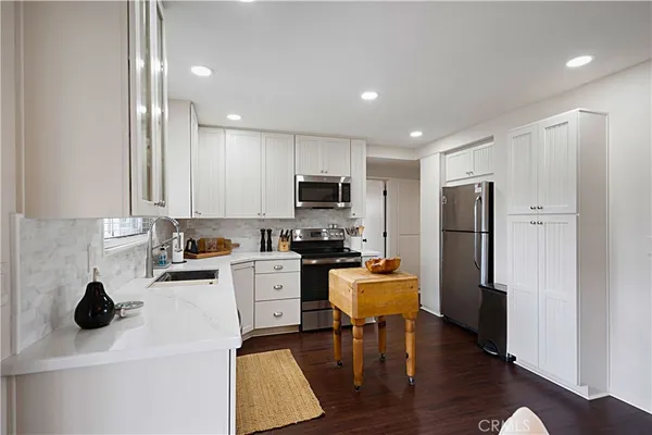 $279,900 | 1221 West Mayberry Avenue, Hemet, CA 92543