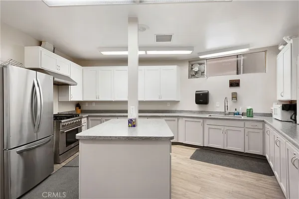 $279,900 | 1221 West Mayberry Avenue, Hemet, CA 92543