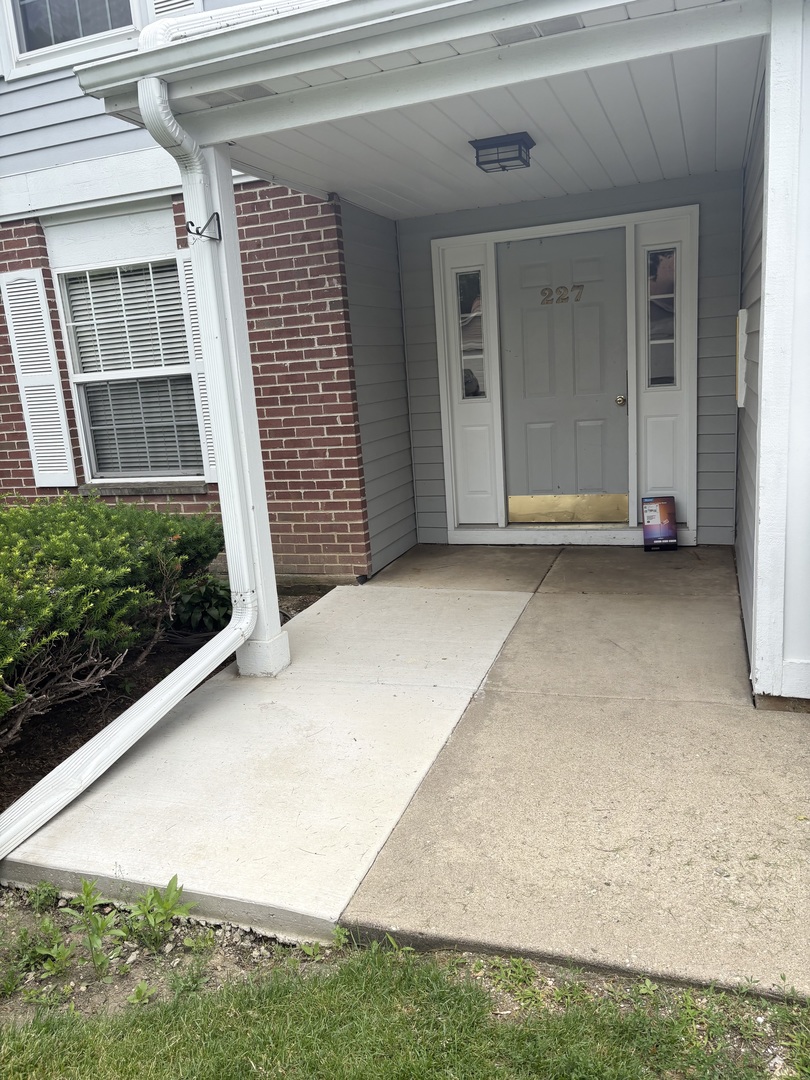 227 Brett Circle, Unit D Wauconda, IL 60084 - Photo 2 of 27
